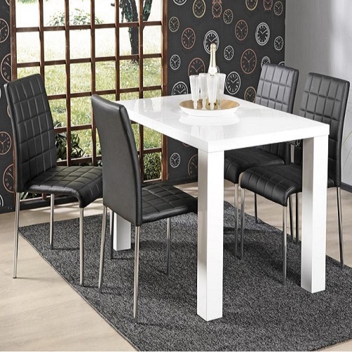 Столы и стулья из дерева в Гусеве